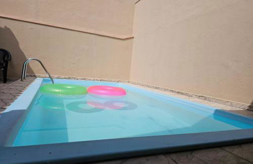 Casa Maravilhosa, Pé na Areia com Piscina, Área Gourmet com Churrasqueira em Deck Coberto Frente a Piscina, Mesa de Bilhar, 4 Quartos Confortáveis, Sendo 2 Suítes, Cozinha Americana e Sala de Jantar, Ampla Garagem para 6 Carros - Mercado na rua da Casa - Photo 7