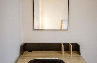 Riverside Escape ,modern residence with courtyard - Photo 10