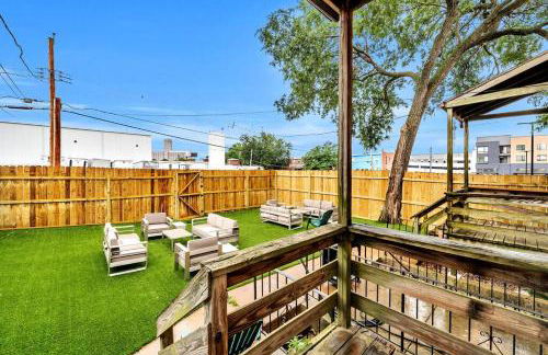 St Louis Tower Grove Two-Story Townhome Perfect for Groups Side A - Photo 16