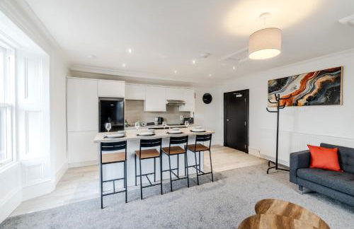 The Central 3BR Second-Floor Apartment - Photo 5