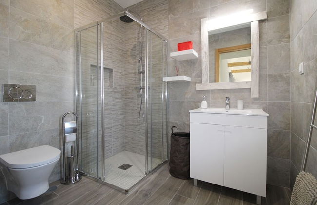 Semi-detached Villa With Pool In Rural Setting - Photo 10