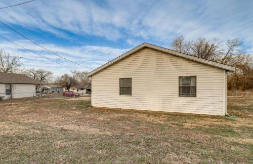 Visit Route 66! Pet-Friendly Joplin Gem with Yard - Foto 24