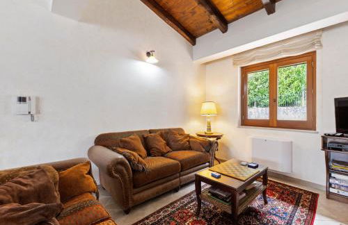 Valley View Villa in San Mango D'aquino with Hot Tub - Foto 9