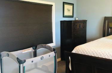 Cozy Lake Front Cottage - Photo 3