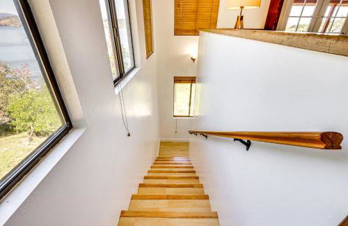 Private Hot Tub with Water Views Lower Lake Getaway - Foto 12