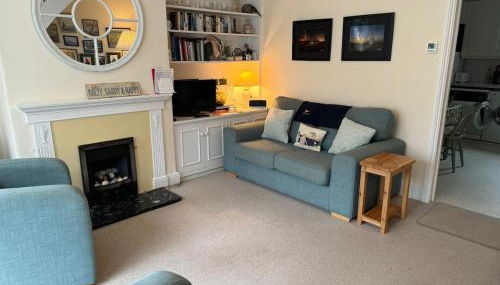 Gulls, charming seaside cottage, centrally located - Photo 1