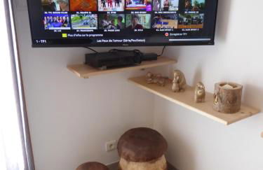 le chalet Cerdan - classé 3 étoiles - 5 personnes - 2 chambres- parking -garage-jardin-WIFI-rénové en 2023 - Foto 6