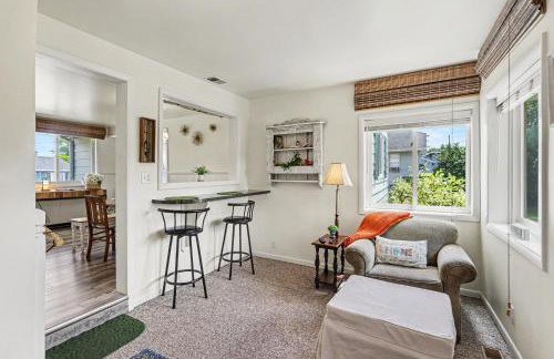 Cozy Downtown Cottage Near Beach and Pier - Foto 5
