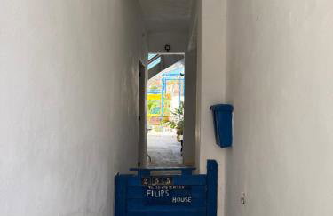 2-Bedroom Blue & White House with Garden and Beach - Foto 17