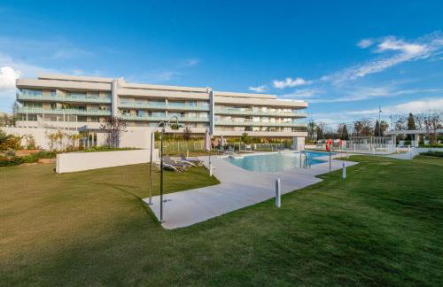 Newly Built 3 BDRM Luxury Apt Close to the Beach - Photo 41