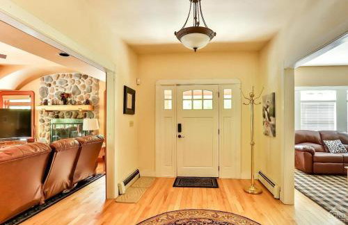 Stunning 5BR at Hunter and Windham w Oversized Deck, 5 Acres, and Mountain View - Foto 6