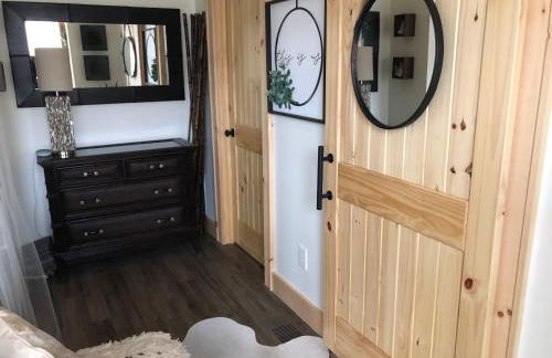 Serene Rustic Farmhouse Mountain Cottage (Sleeps 4) - Foto 19