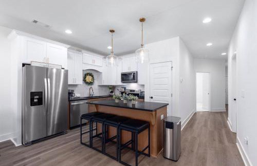 Modern Comfort Near AU l Perfect for Families & Fans - Foto 9