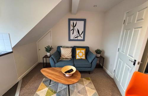 #81 Stylish Top Floor - for 2 - 10 mins to Brueton Park - " Perfect for Business Traveler and Couple - Free Parking" - Foto 14