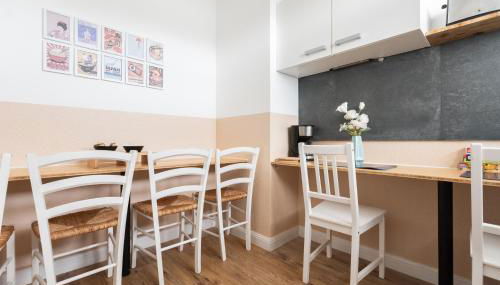 - Zen Haven Luxurious 3-Room Japanese-Themed Apartment with King-Size Beds, Balcony, Bamboo Accents, Entertainment Galore & Private Parking - Near Airport & Train Station - - Photo 5