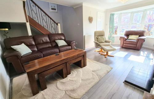 Alverstoke Manor - family home with pool table - Photo 1