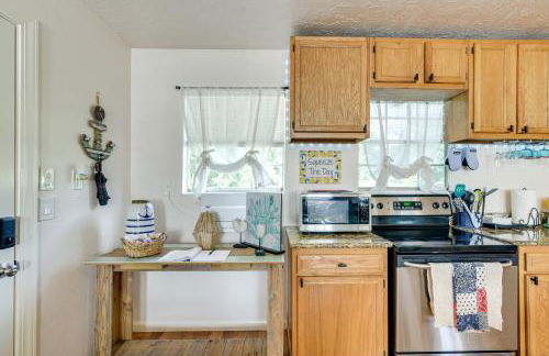 3 Mi to Boardwalk Bacliff Apartment with Hot Tub - Foto 13