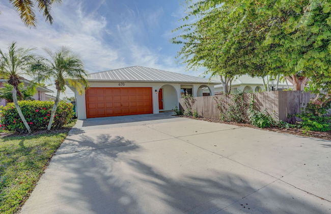 Milano Vacation Rental: Newly Renovated 3-BR Home with Private Pool, Hot Tub, and Pet-Friendly Front Yard. Minutes from Vanderbilt Beach - Photo 19