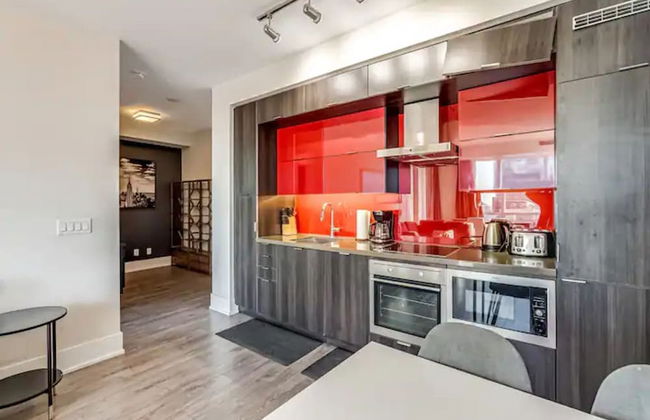 Lanterra Downtown Cn Tower - Photo 43