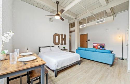 Studio at Superior l Downtown l Parking l Café - Photo 4