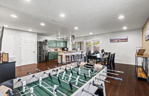 Red Door Hideaway 3BD Hot Tub Foosball - Foto 2