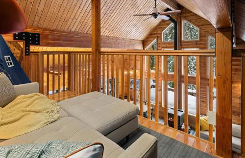 Alpine Retreat at Snoqualmie Pass- 5-Min to Slopes, Private Creek, BBQ, Fireplace, Smart TVs, Kids Games, Hi-Speed Wi-Fi - Foto 50