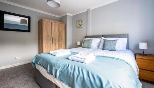 Scotia House -3 bed house in Larkhall with private driveway - Foto 2, towels, wardrobe