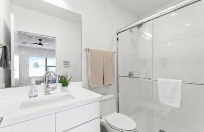 East Downtown 3BR Condo Free Parking Sleeps 7 - Foto 24