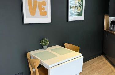 Studio 77 - Stylish 1 Bedroom End Terrace House - Foto 13