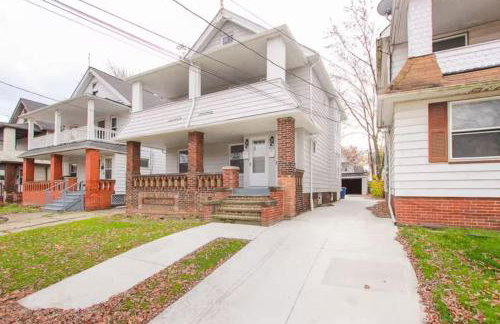 Bright 2BR South Hills - Old Brooklyn Home - Foto 17