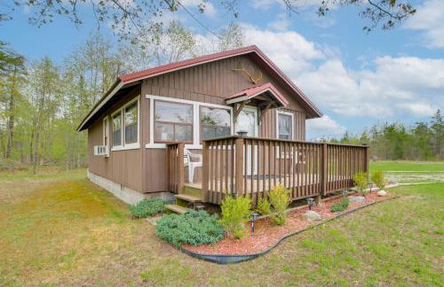 Cozy Onaway Vacation Rental with Deck and Fire Pit! - Foto 25