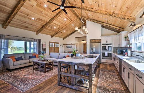 Chic Williamstown Retreat with Pool and Hot Tub! - Foto 8