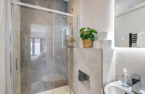 Luxury 5 Bedroom, 4 Bathroom Home in Purley - Foto 49