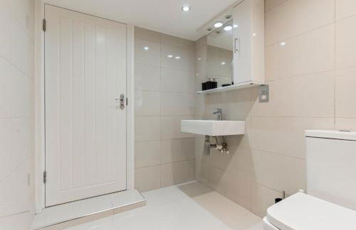 Charming 2-Bed Flat with Garden in London - Foto 23
