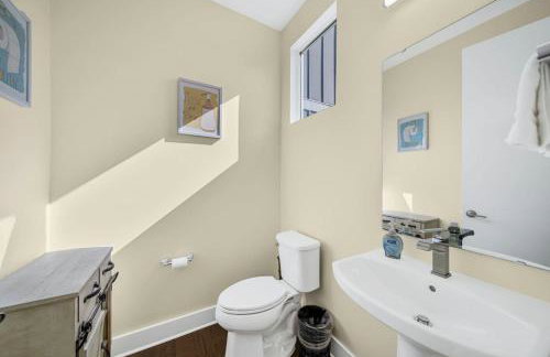 Modern 4-Story 3-BR Townhome with Rooftop Lounge - Foto 28