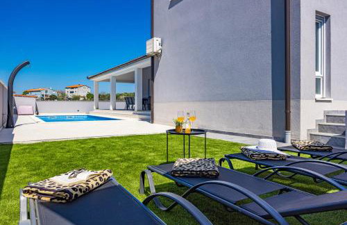 Serenity home Villa Tea with heated pyrolysis salt water - Foto 10