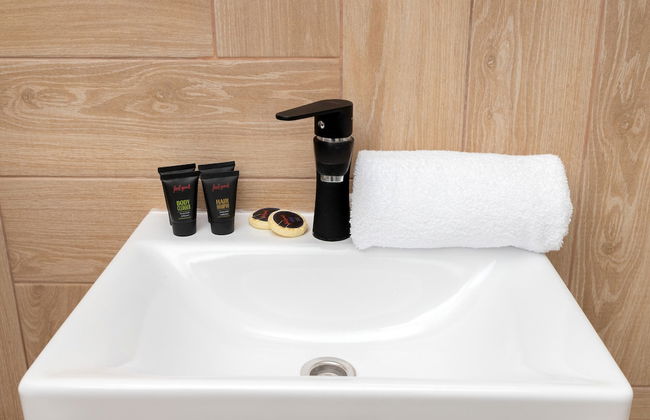 Coast Apartment With Terrace by Renters - Photo 32