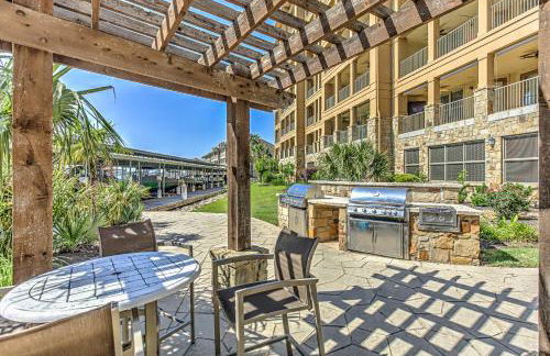 Waterfront Condo for 4 with Resort Pool & Lake View - Foto 8