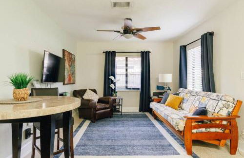 Two blocks from Beach - Walk to the water! - Foto 1