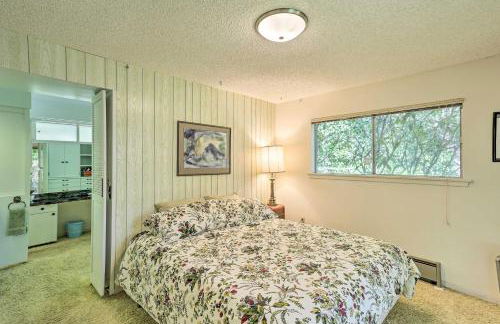 Woodsy Willow Creek Getaway with Pool and Deck! - Foto 14