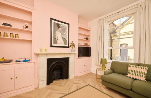 The Corner by the Castle - Photo 1