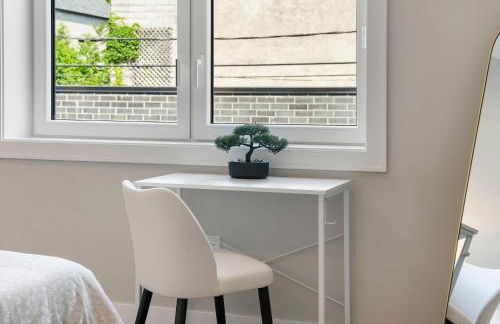 Modern 2BR2BA Condo Free Parking and Balcony - Foto 23