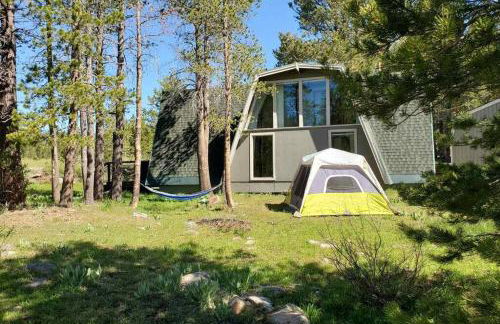Modern Gambrel Cabin Near Ski Resorts - Photo 20