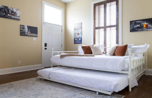 The Lady Emma Lafayette Park with Bowling ABODEbucks - Foto 21