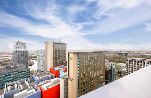 Penthouse Skyline – 2BR, Massive Terrace Retreat - Foto 20