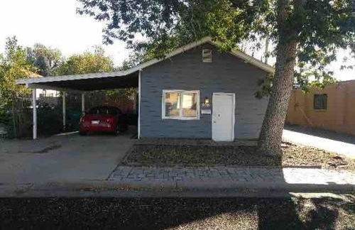 Cute 1 Bdrm Bungalow - New Flooring! - Foto 1