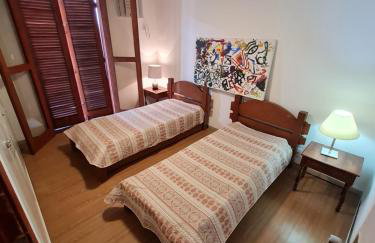 Casa Super Agradável, 250 metros da praia da Areia Preta, cinco quartos com ar, wifi, garagem, completa - Foto 32