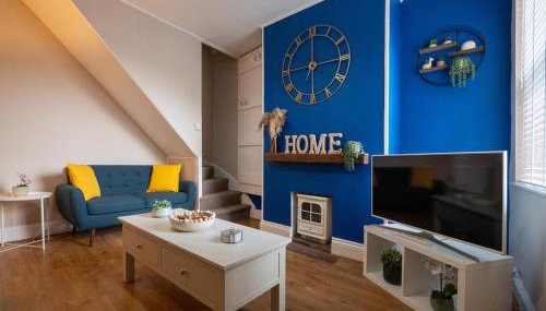 Whole Town House - Town centre! - Foto 1