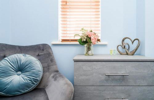 Progressive House 5 Bedrooms Inc Study with Sofabed, Garden, Smart TV in Every Bedroom FREE Parking - Foto 33