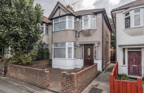 Lovely 4 Bedrooms House Near Romford Station With Parking - Foto 13